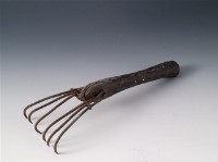 藏品(木柄鐵耙)的圖片