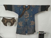 藏品(清藍緞刺繡蟒袍朝服)的圖片
