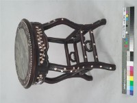 藏品(大理石面貝殼鑲嵌椅	 	)的圖片