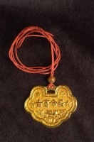 藏品(浮雕金鎖片(富貴長命))的圖片