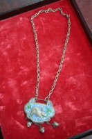 藏品(長命百歲琺瑯銀鎖片項鍊)的圖片