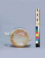 藏品(花草人物紋青花帶繫注壺)的圖片