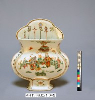 藏品(故事人物紋彩瓷轎瓶)的圖片