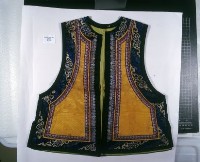 藏品(黃提花緞地圓領對襟緄邊女童馬甲)的圖片