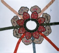 藏品(白棉地刺繡蝴蝶花卉雲肩-1)的圖片