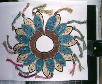 藏品(白棉地刺繡蝴蝶花卉雲肩-2)的圖片