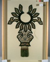 藏品(柳葉形如意頭垂飾雲肩)的圖片