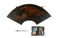 藏品(黑漆鑲貝彩繪磨顯日月潭杵歌紋扇形掛飾)的圖片