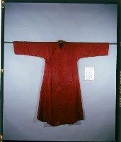 藏品(絳紅提花緞地大襟女袍)的圖片