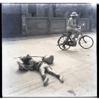 藏品(高雄市街景：倒地的兒童)的圖片