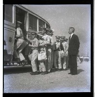 藏品(學校租公車方便學生上下學)的圖片