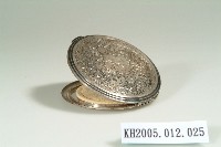 藏品(銀雕花葉紋粉餅盒)的圖片