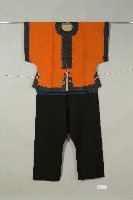 藏品(-1：橘紅毛地鑲緄如意雲紋女褂、-2：黑毛料大襠女褲)的圖片