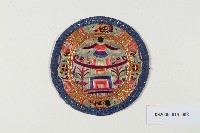 藏品(米白緞地盤金彩繡樓閣看花片-2)的圖片