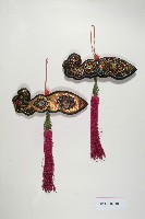 藏品(黑綢地如意形盤金彩繡掛飾)的圖片