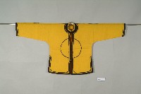 藏品(藤黃毛料鑲黑邊轎夫衣)的圖片