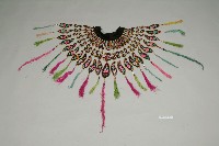 藏品(黑緞地水波紋造型彩繡雲肩)的圖片