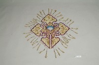 藏品(淺綠緞地如意雲紋盤金繡雲肩)的圖片