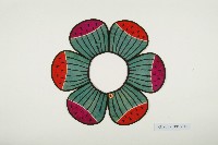 藏品(紅緞地西瓜形彩繡圍涎)的圖片