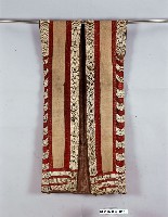 藏品(泰雅族男用貝珠長衣禮服)的圖片