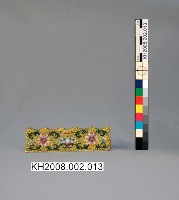 藏品(琺瑯彩黃地纏枝番蓮花紋瓷筆山)的圖片