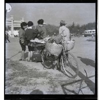 藏品(騎自行車賣水果的人)的圖片