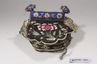 藏品(黑緞地脊厝雙鹿立體造型童帽)的圖片