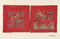 藏品(紅緞地鳳雀彩繡枕頂)的圖片