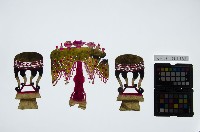 藏品(皮影戲道具偶-一桌二椅)的圖片