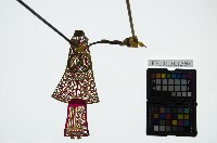 藏品(皮影戲簽桿立身偶-老旦（偶身）)的圖片