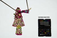 藏品(皮影戲簽桿立身偶-官夫人（偶身）)的圖片