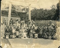 藏品(旗山神社前結婚家族照)的圖片