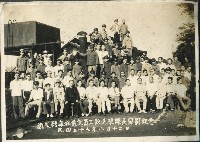 藏品(旗尾糖廠鐵道員工於旗尾火車站前合影)的圖片
