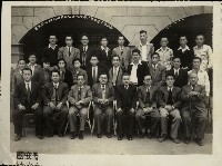 藏品(高雄區合會儲蓄公司鳳山分公司新舊經理合影留念)的圖片