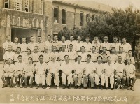 藏品(省立高雄中學初中部第十五屆畢業生一組合影留念)的圖片