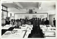 藏品(大榮高工上繪圖課師生留影)的圖片