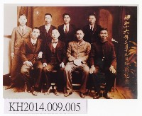 藏品(日治時期東華皮影戲團參加勞軍演出後合影)的圖片