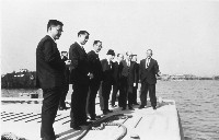 藏品(高雄港務局長李連墀陪同副總統嚴家淦巡視港灣工程建設)的圖片