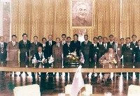 藏品(歐洲三聯公司之英國艾夫勒先生與李連墀局長簽約租用高雄港務局第二貨櫃中心六十四號碼頭)的圖片