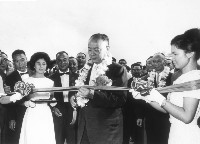 藏品(號稱遠東最大之本港香蕉冷氣庫落成典禮由外貿會主任委員徐伯圓剪彩)的圖片