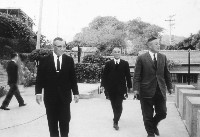 藏品(臺灣省政府主席陳大慶由陳處長陪同蒞高雄港視察)的圖片