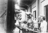 藏品(用人力出倉裝火車)的圖片