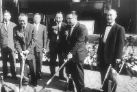 藏品(遠東最大香蕉的冷藏庫在本港動土興建農復會委員蔣彥士交通處陳處長主持典禮)的圖片