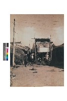 藏品(「金連興皮影戲團」創辦人蔡龍溪與「金連興」的戲棚照)的圖片