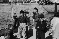 藏品(愛河邊的人群)的圖片