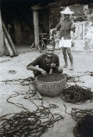 藏品(整理繩索的男性)的圖片