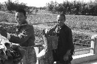 藏品(行走在橋上的農人)的圖片