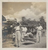 藏品(兩人挑擔新娘嫁娶之嫁妝照)的圖片