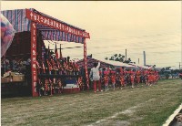 藏品(高雄市小港區鳳鳴國民小學學校暨社區聯合運動會－穿著傳統服飾表演學生隊伍進場)的圖片