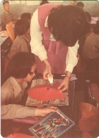 藏品(學生製作美術課童玩造型面具－老師協助-1)的圖片